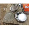 Image 2 : Lot of Kitchen Items & Desk Lamp