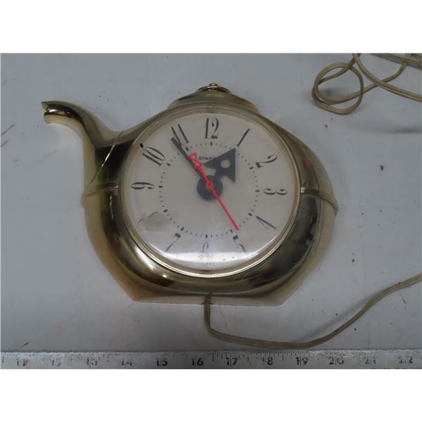 spartus vintage wall hang teapot clock