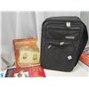 Image 5 : 7 Assorted vinyl records & black luggage case