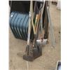 Image 2 : 1 rake, two garden tools, 3 shovels, jackall