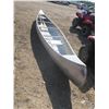 Image 5 : 16ft canoe with paddles and life jackets
