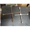 Image 2 : 2 tire irons