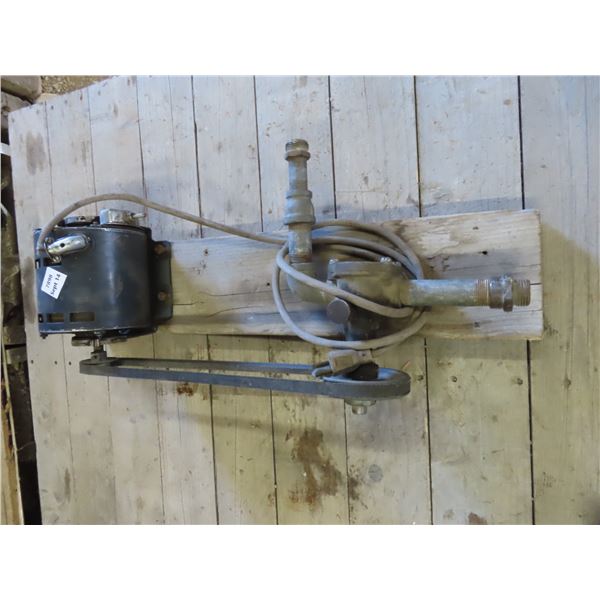 AC motor water pump works