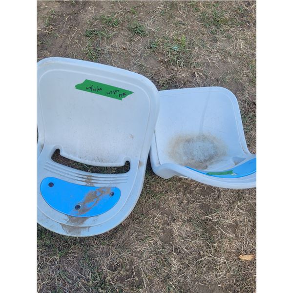 2 Seats formed plastic