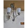 Image 2 : 3 light chandelier