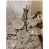 Image 3 : chandelier