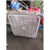 Image 2 : Box Fan (22" x 22" x 6")