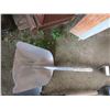 Image 2 : 3 Shovels