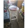 Image 1 : shop stool
