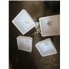 Image 3 : 4 bulb light fixture