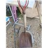 Image 2 : pair of shovels