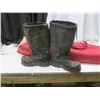 Image 1 : outbound lawnchair and size 10 mens rubber boots
