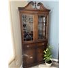 Image 1 : Corner fit China cabinet