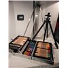 Image 1 : Metal case artist kit & 2 easels.