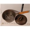 Image 2 : Cast iron 2 quart sauce pan with lid. Made in Taiwan.