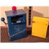 Image 5 : M&M slot candy dispenser & arcade style PacMan game. Working.