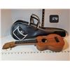 Image 1 : Empire Music Ukelele & carrying case (Canada)