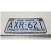 Image 2 : Nova Scotia license plate - AXR-621
