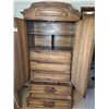Image 2 : Vintage Wardrobe