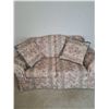 Image 1 : Love Seat
