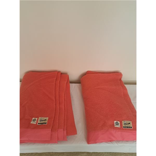 2 Dream Pure Virgin wool blankets