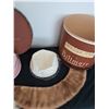 Image 3 : 3 Ladies Hats and 2 fur collars