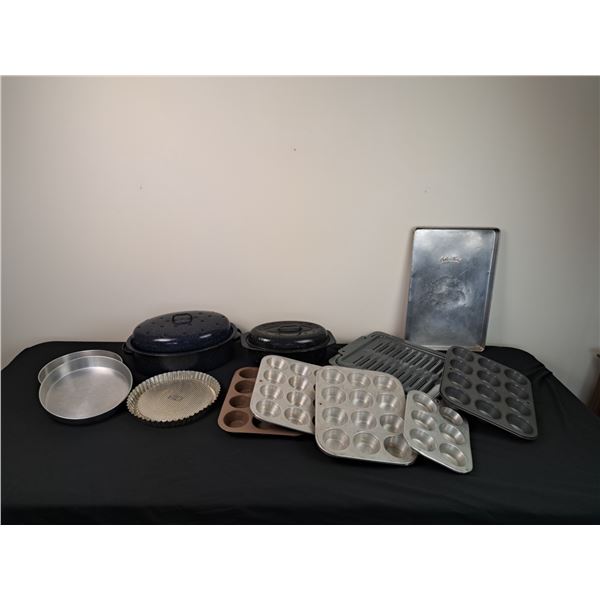 Assorted cook and baking ware