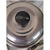 Image 7 : Assorted pots and pans