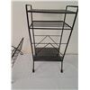 Image 3 : 2 Metal magazine racks
