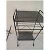 Image 4 : 2 Metal magazine racks