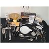 Image 1 : Assorted Kitchen Gadgets