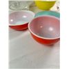 Image 2 : Vintage Pyrex and Fire King