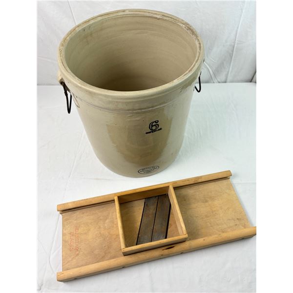 Medalta Crock