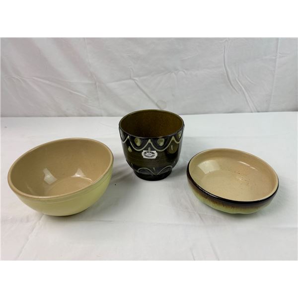 Medalta bowls and pottery planter