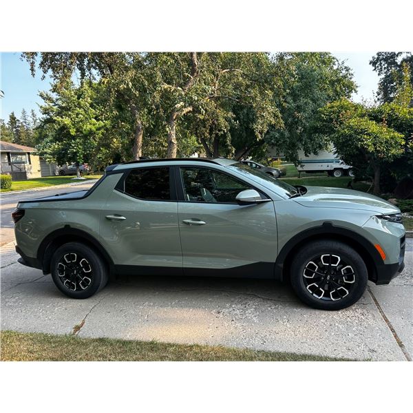 2022 Hyundai Santa Cruz - Preferred withTrend Package  28,036KMS - will be sold as a clear title