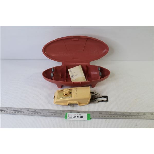 Singer Button Holer in Case