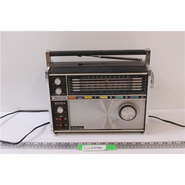 Vintage Reader's Digest Radio - Powers On - 11" x10" x 4"