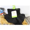 Image 2 : (2) Scarves - Hot Paws Neck Warmer - Fanny Pack - Tim Horton Camp White Shell Head Gear