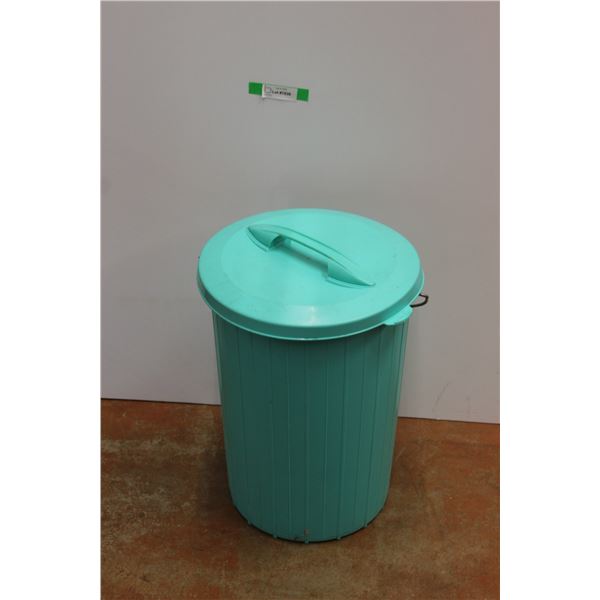 *Plastic Garbage Bin 21'' x 15''