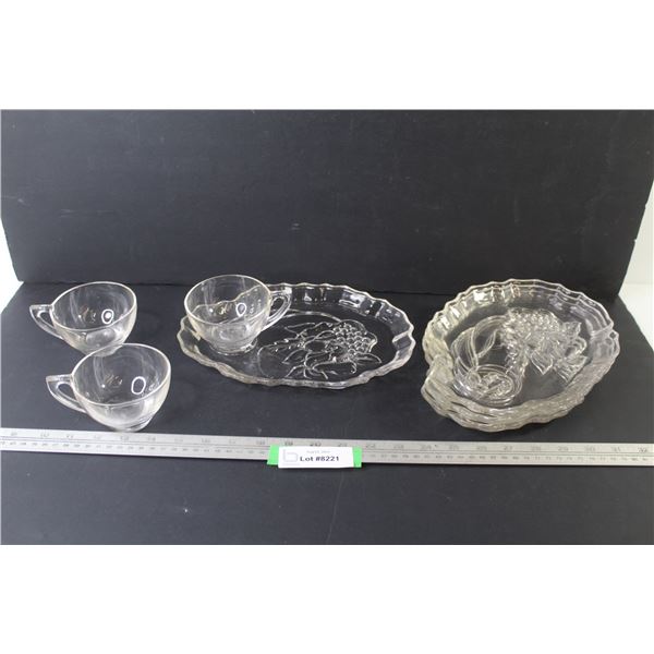 (4) Glass Snack Plates w/3 Cups