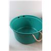 Image 2 : *(3) Rubbermaid Plastic Tubs 20'' x 10''