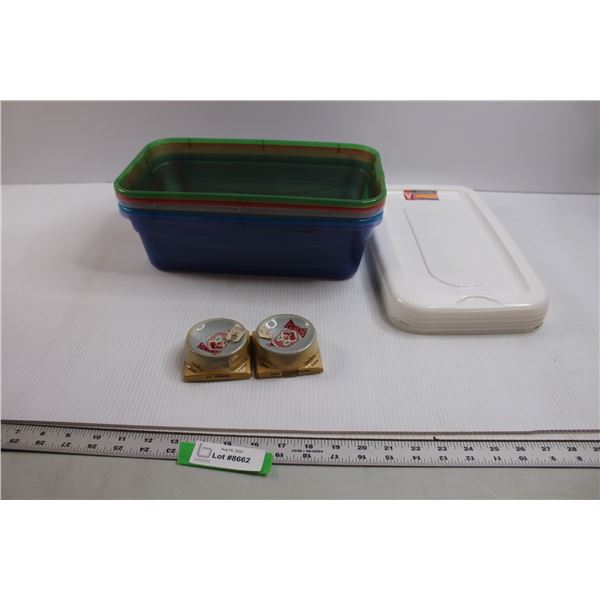 (2) Story Book Knobs, (5) Small Totes