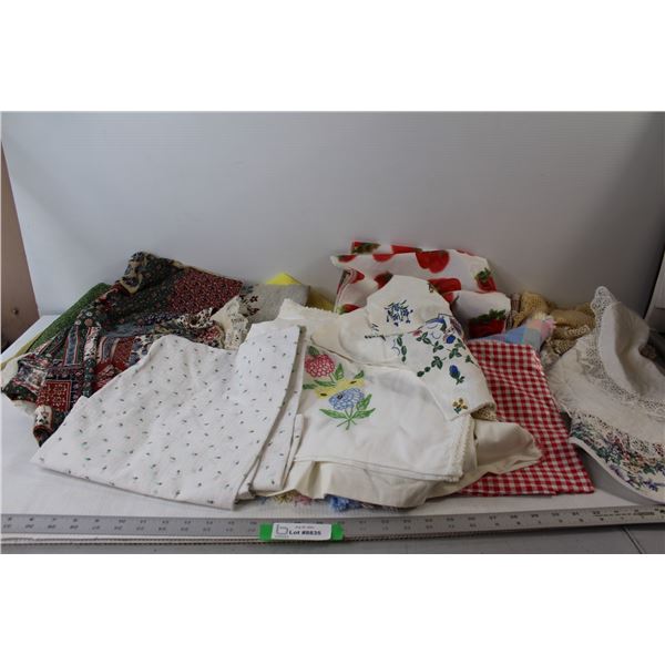 Assorted Table Cloths, Cloths, Placemats, Misc.