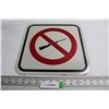 Image 1 : No Hunting Sign - 11 3/4" x 11 3/4"