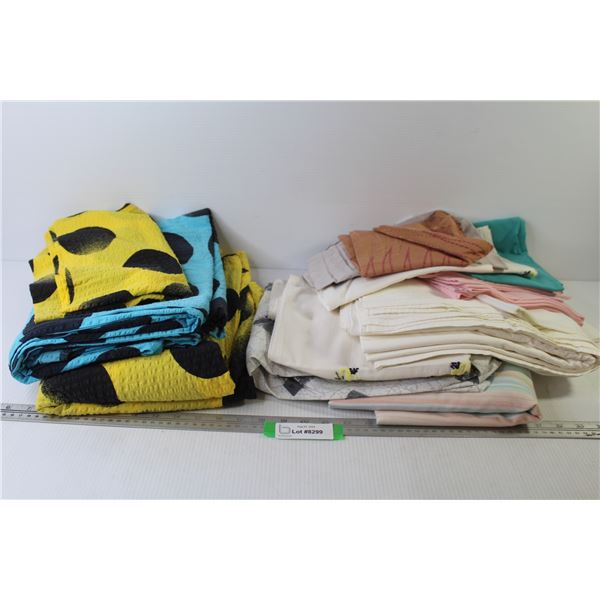 Assorted Sheets & Pillow Cases