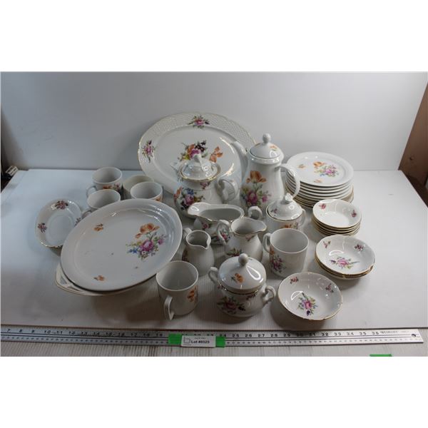 (35) Kahla GDR Dish Set
