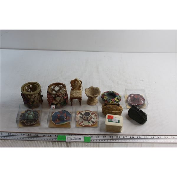 (12) Assorted Ceramic Decorations