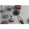 Image 3 : (2) Wind Chimes and (10) Assorted Ceramic Decorations