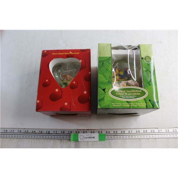 Heart Shaped Music Waterball and Musical Snow Motion Glass Water globe