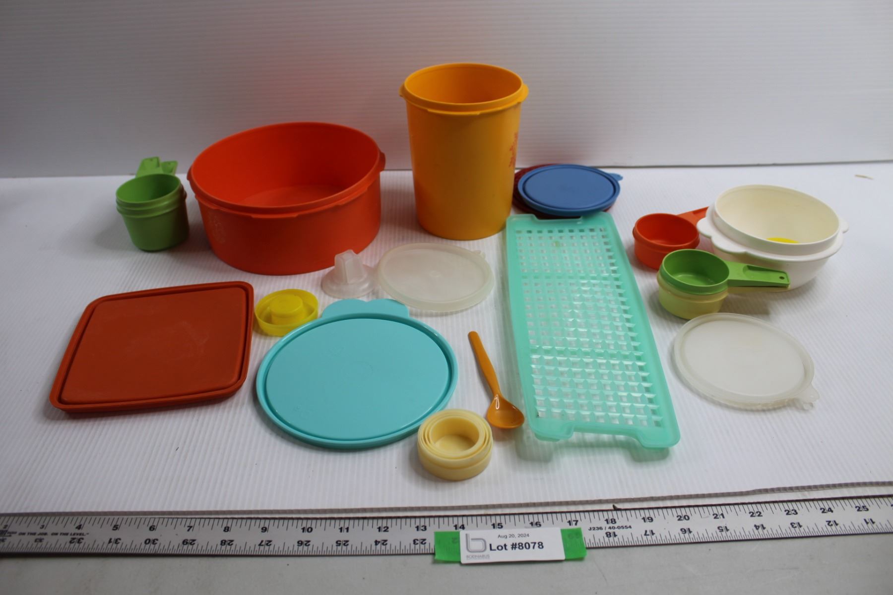 Assorted Tupperware Assorted Tupperware Items - Bodnarus Auctioneering